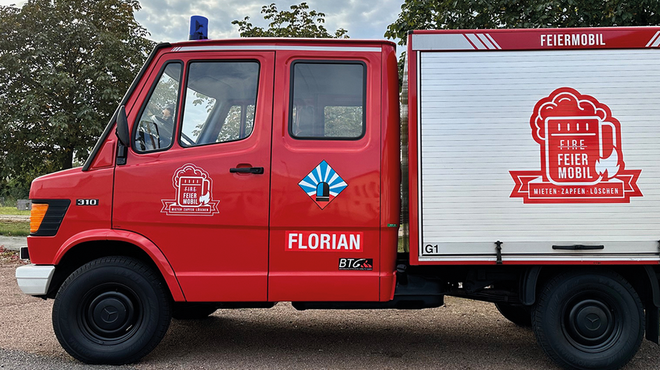 Seitenansicht: FEIERMOBIL | Mieten - Zapfen - Löschen
