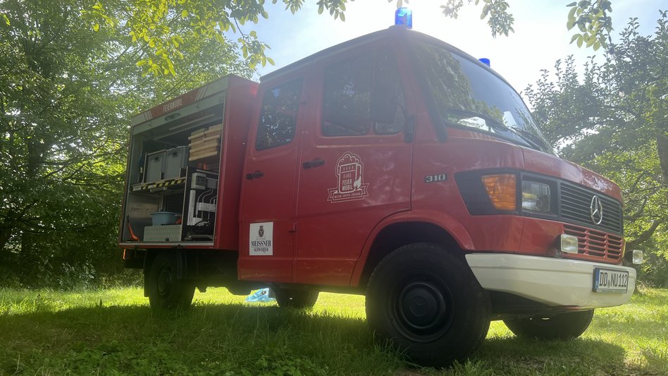 Seitenansicht FEIERMOBIL | Mieten - Zapfen - Löschen