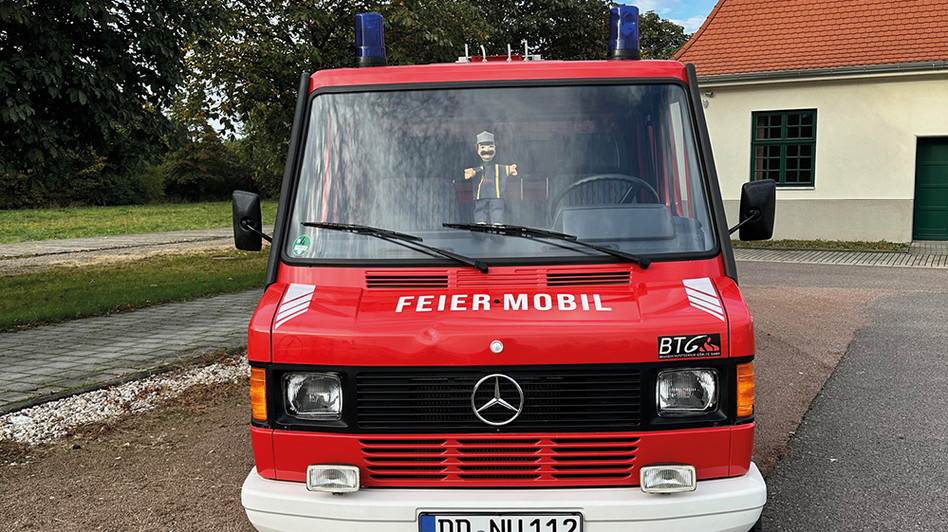 Frontansicht FEIERMOBIL | Mieten - Zapfen - Löschen